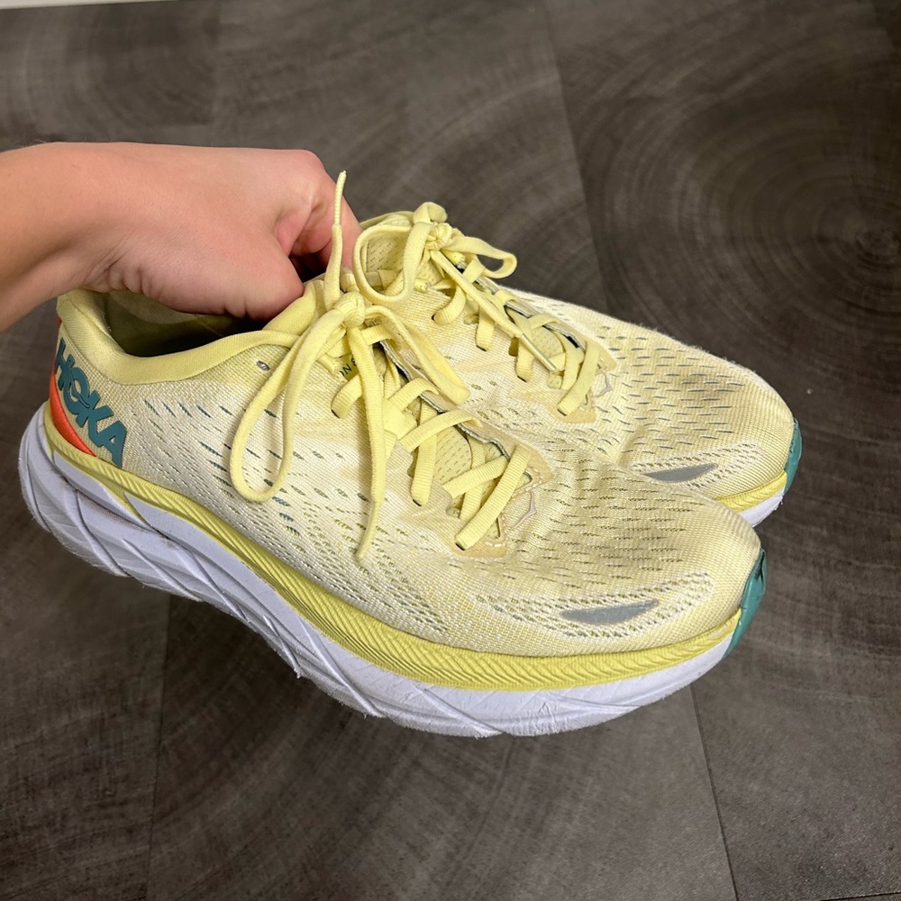 Hoka Clifton 8 yellow pear/sweet corn